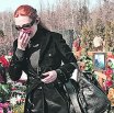 Габриэлла Мариани на могиле Александра Дедюшко - киношного мужа